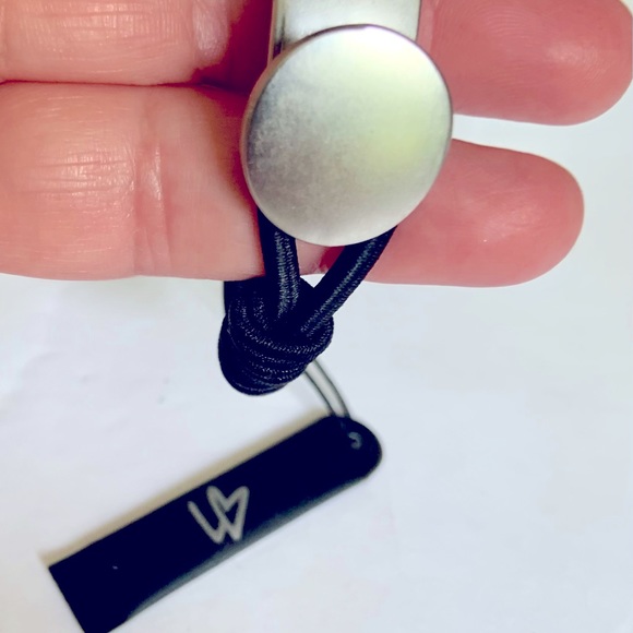 Bracelet, NWT, silver tone w/ elastic - Picture 6 of 6